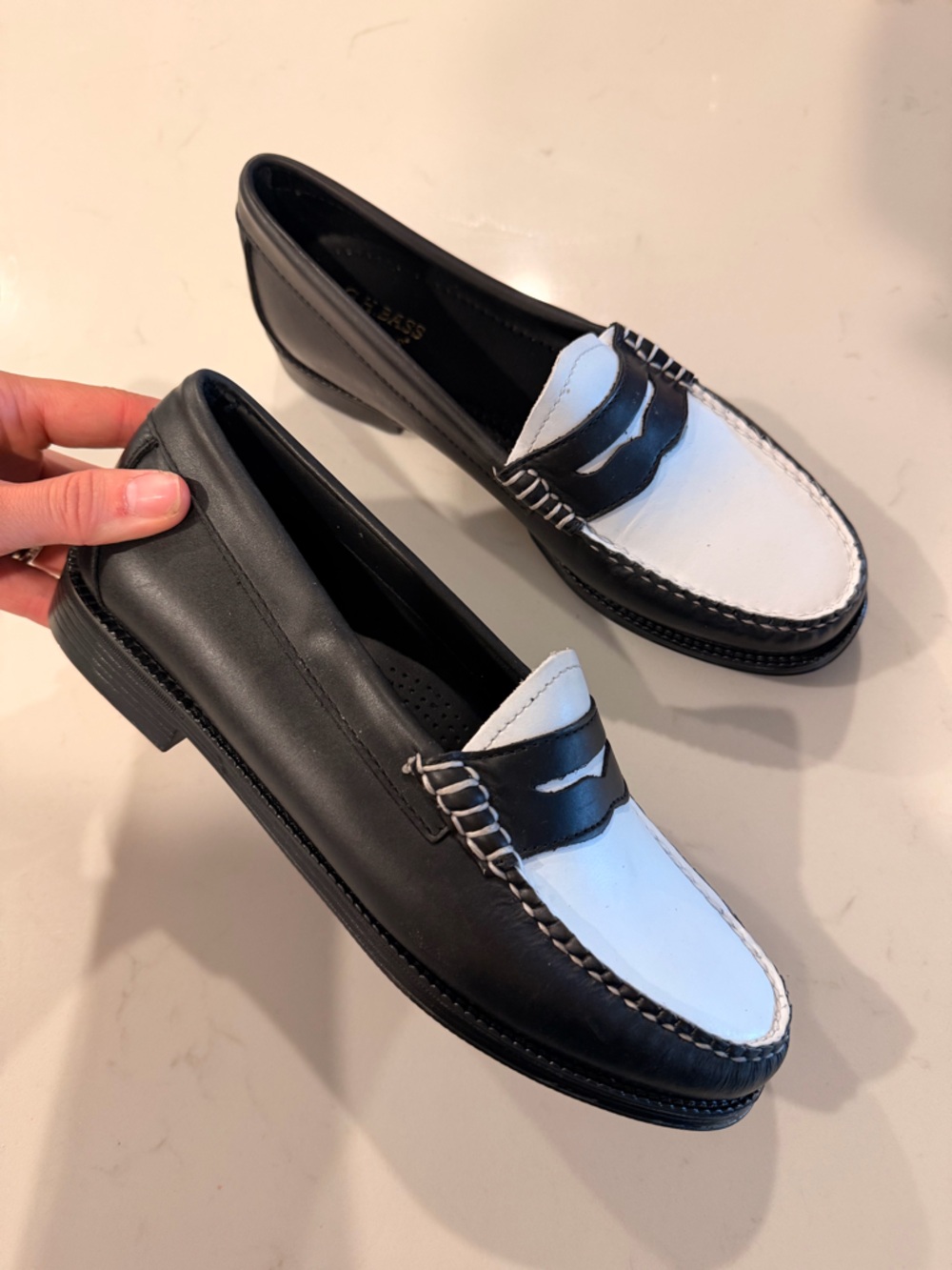 G.H.Bass Larson Weejuns Black and White Loafers Sz 6 - Picture 2 of 5